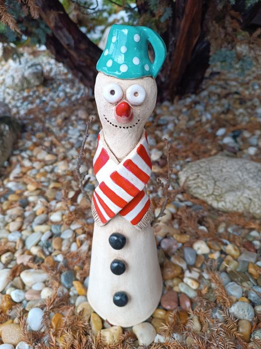 Keramický sněhulák do interiéru i exteriéru.